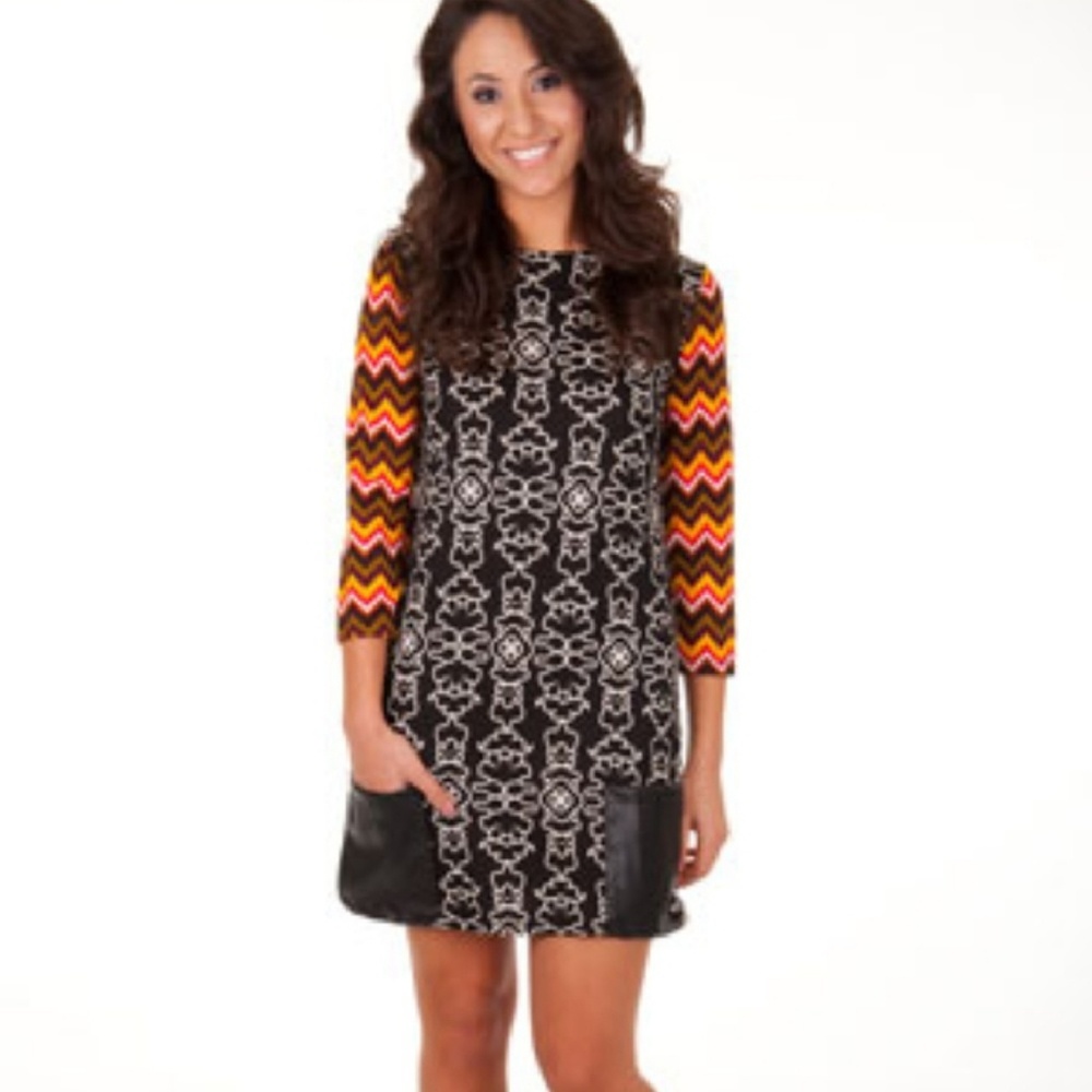 ⬇️ CLEARANCE ⬇️ Tracy Negoshian Vivien Tiki Dress